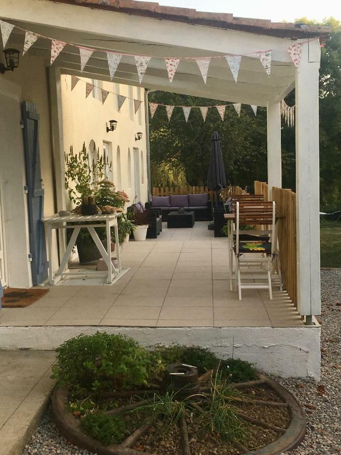Chez Broche Bed & Breakfast Mazerolles  Bagian luar foto